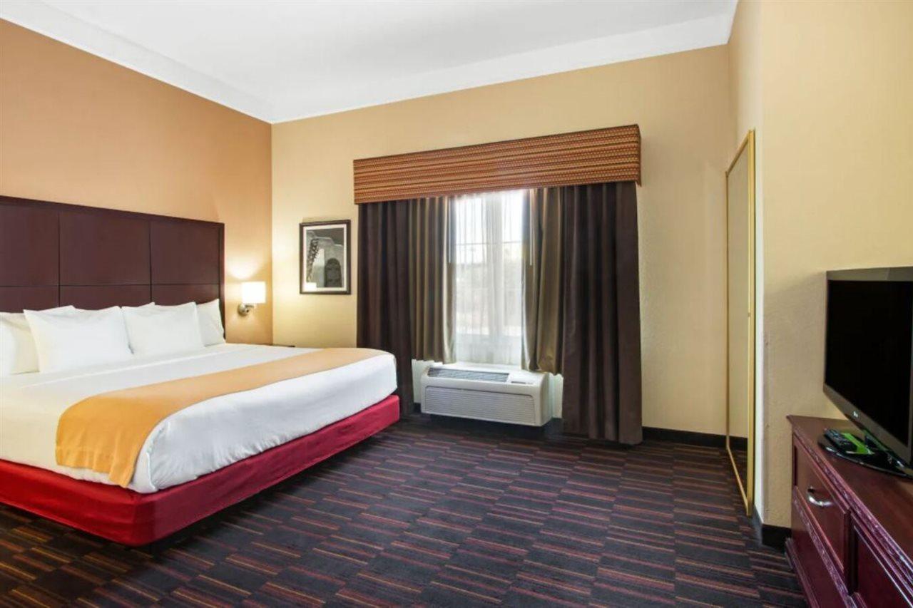 La Quinta Inn & Suites By Wyndham Albuquerque Midtown Exteriör bild