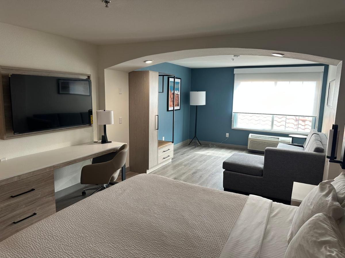 La Quinta Inn & Suites By Wyndham Albuquerque Midtown Exteriör bild